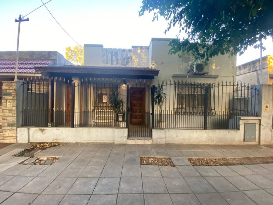 Carlos Croce 5280| Escalada , Lanus. - Image 12